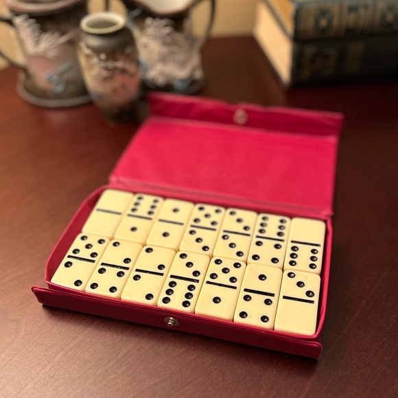Vintage Cardinal Dominoes Black & White 28 Set in Original Case - Picture 6 of 6